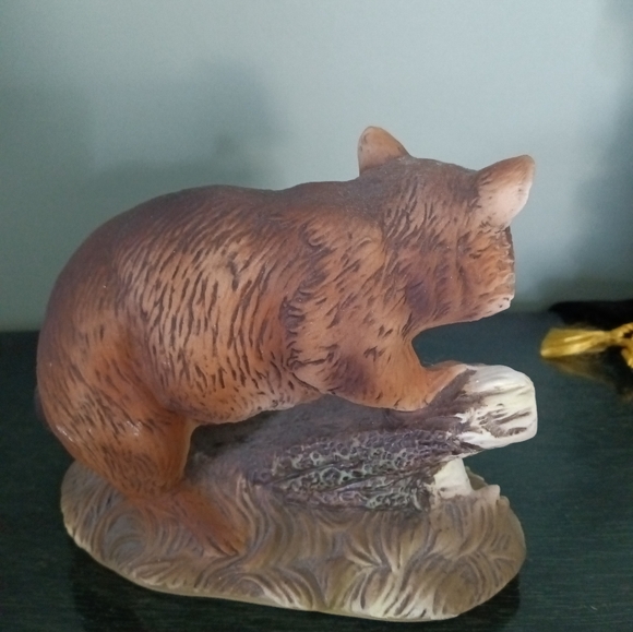 Homecoming #1247 Raccoon on a Log Masterpiece Porcelain Vintage Figurine - Picture 2 of 3